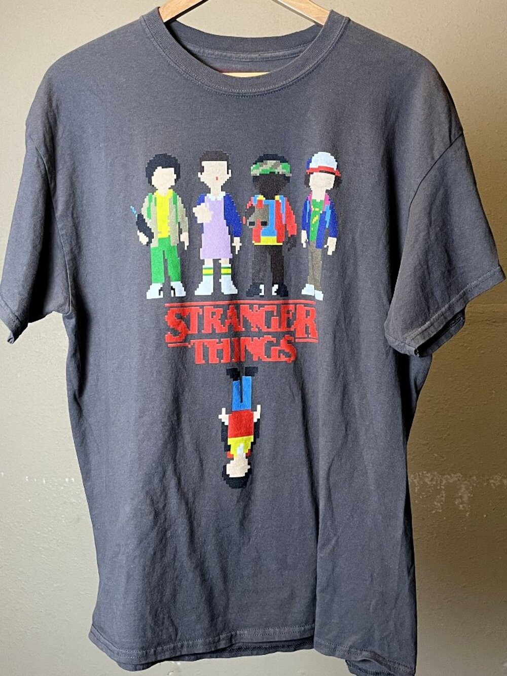 Stranger Things 8-bit video game character tee-shirt (X-LARGE)